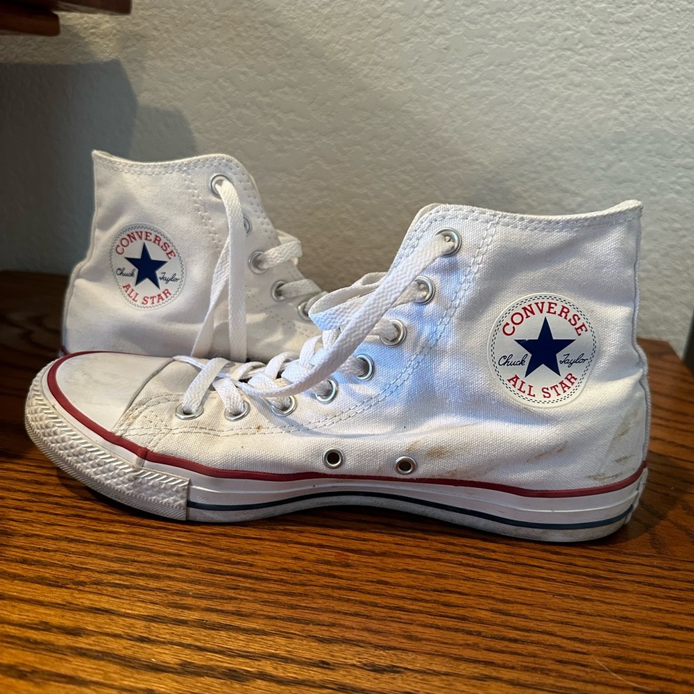 White converse woman’s 9